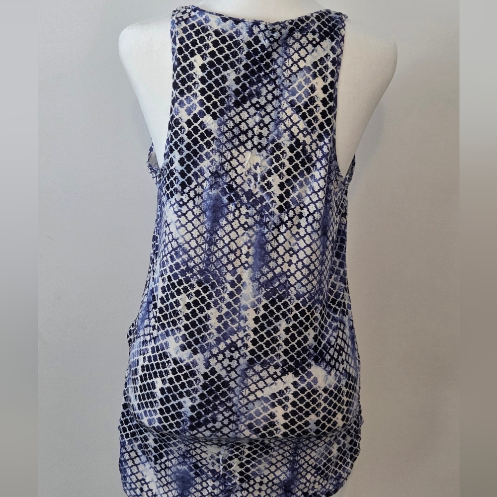 💕3/20$💕Dynamite Navy & White Patterned Racerback Tank - Picture 3 of 4